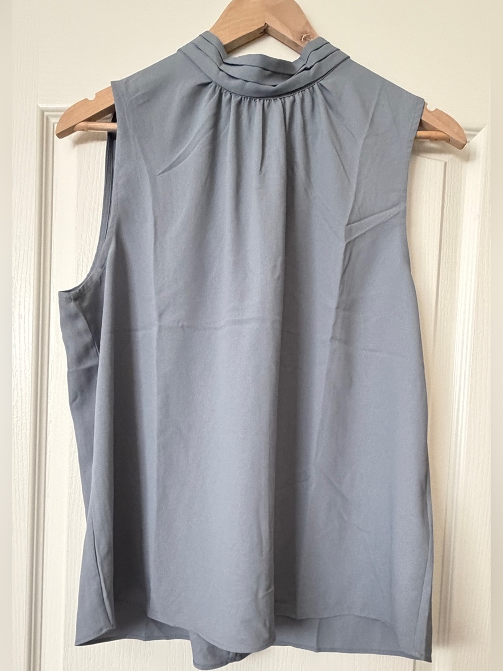 H&M Tie Neck Bow Blouse Womenβs Large Blue Gray Sleeveless High Neck NWT